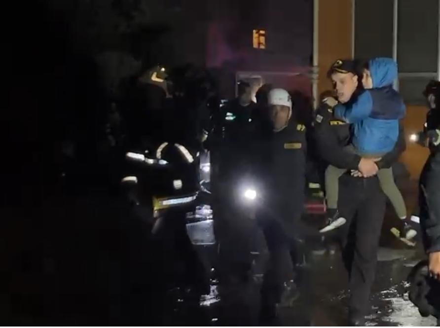 Yasamaldakı yanğında üç nəfər ölüb, 20 nəfər zəhərlənib - YENİLƏNİB (FOTOLAR/VİDEO)